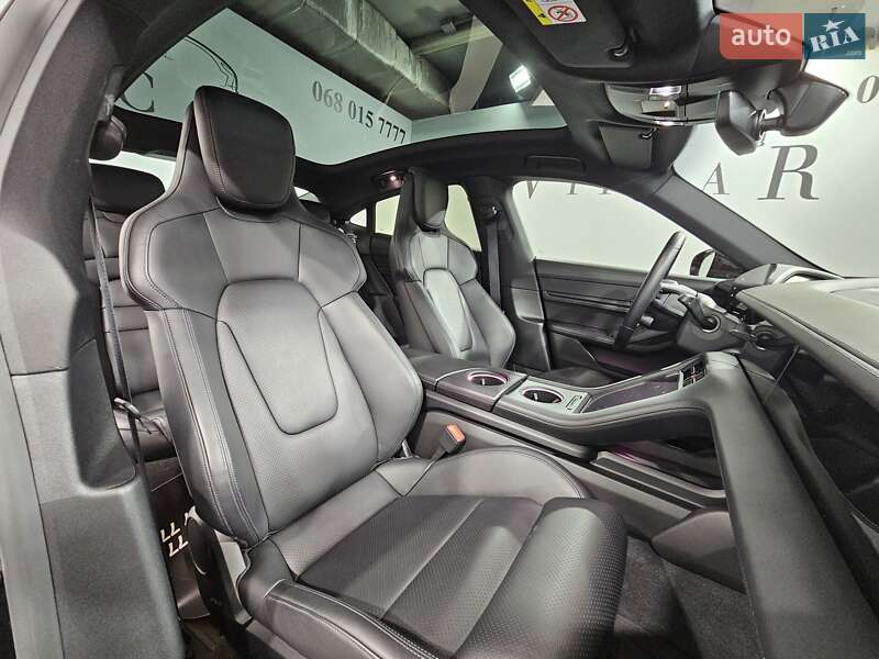 Седан Porsche Taycan 2021 в Киеве
