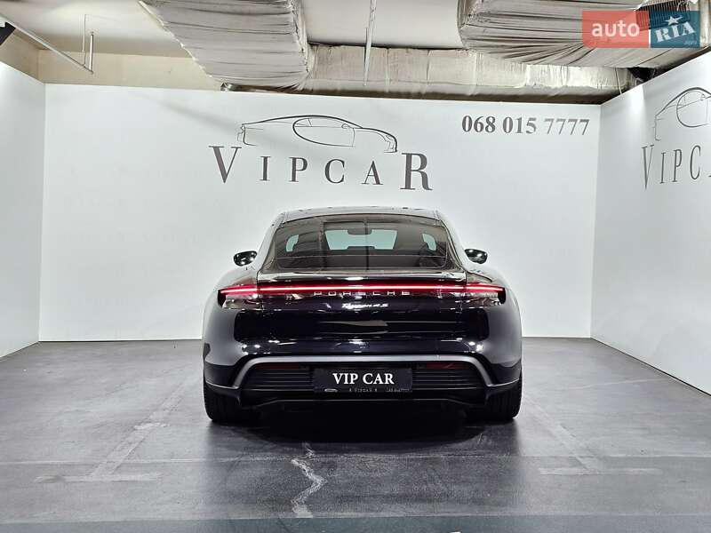 Седан Porsche Taycan 2021 в Киеве