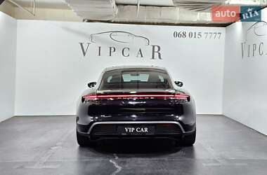 Седан Porsche Taycan 2021 в 