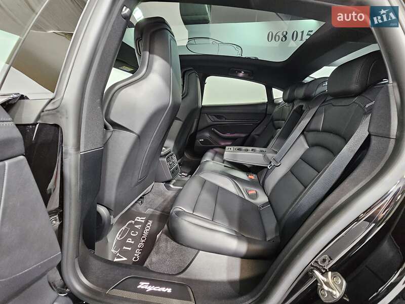 Седан Porsche Taycan 2021 в Киеве