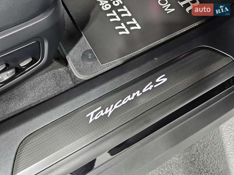 Седан Porsche Taycan 2021 в Киеве