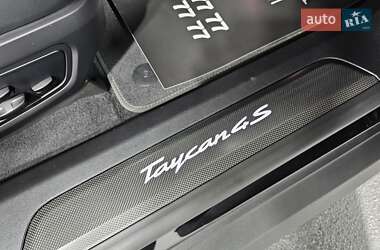 Седан Porsche Taycan 2021 в 
