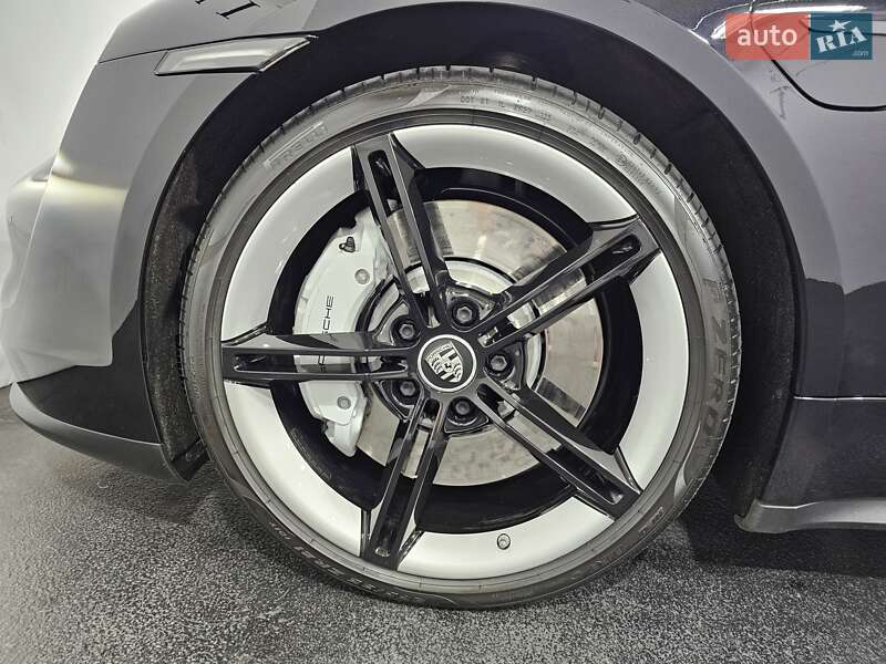 Седан Porsche Taycan 2021 в Киеве
