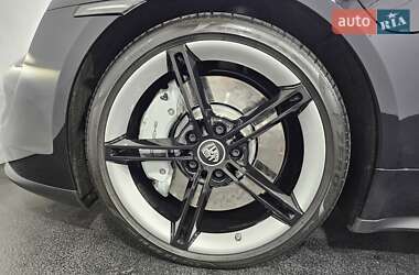 Седан Porsche Taycan 2021 в 