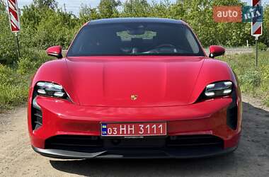 Седан Porsche Taycan 2022 в 