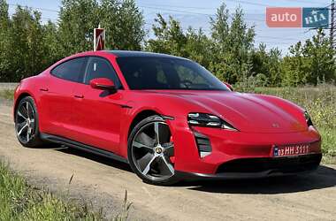 Седан Porsche Taycan 2022 в 
