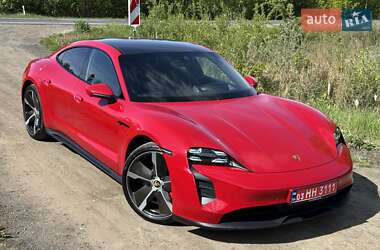 Седан Porsche Taycan 2022 в 