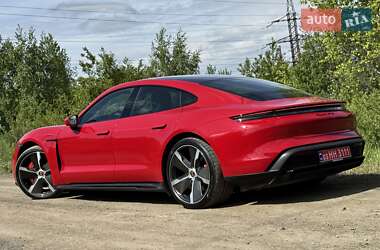 Седан Porsche Taycan 2022 в 