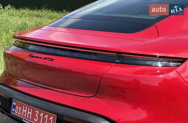 Седан Porsche Taycan 2022 в 