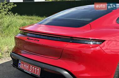 Седан Porsche Taycan 2022 в 