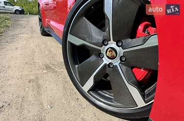 Седан Porsche Taycan 2022 в 