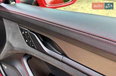 Седан Porsche Taycan 2022 в 