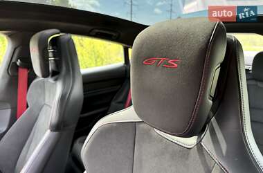 Седан Porsche Taycan 2022 в 