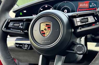 Седан Porsche Taycan 2022 в 