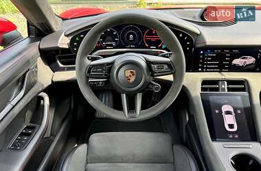 Седан Porsche Taycan 2022 в 