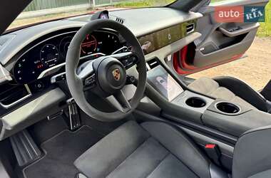 Седан Porsche Taycan 2022 в 
