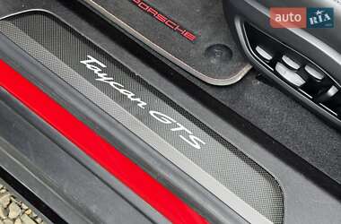 Седан Porsche Taycan 2022 в 