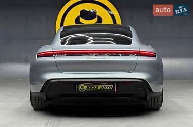 Купе Porsche Taycan 2021 в 