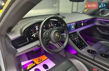 Купе Porsche Taycan 2021 в 