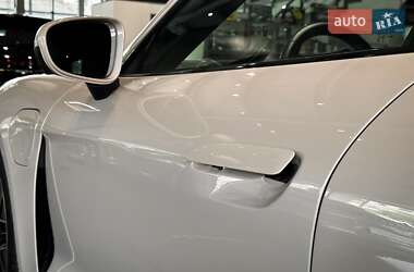 Седан Porsche Taycan 2020 в 