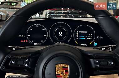 Седан Porsche Taycan 2020 в 