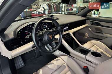 Седан Porsche Taycan 2020 в 