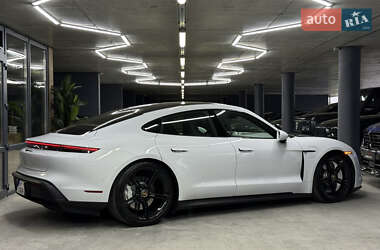 Седан Porsche Taycan 2020 в 