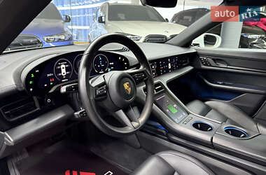 Седан Porsche Taycan 2020 в 