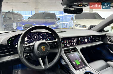 Седан Porsche Taycan 2020 в 
