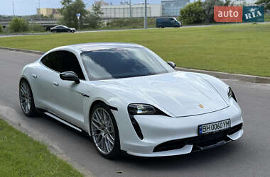 Седан Porsche Taycan 2020 в 
