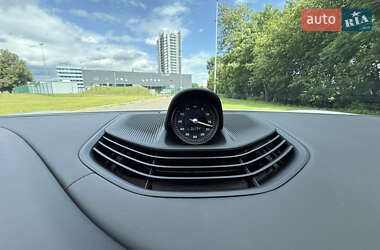 Седан Porsche Taycan 2020 в 