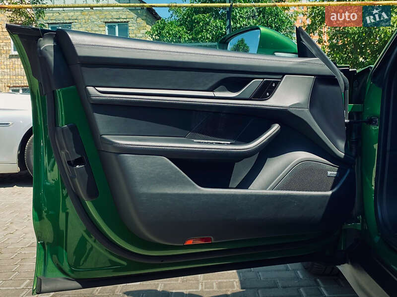 Седан Porsche Taycan 2021 в Одессе
