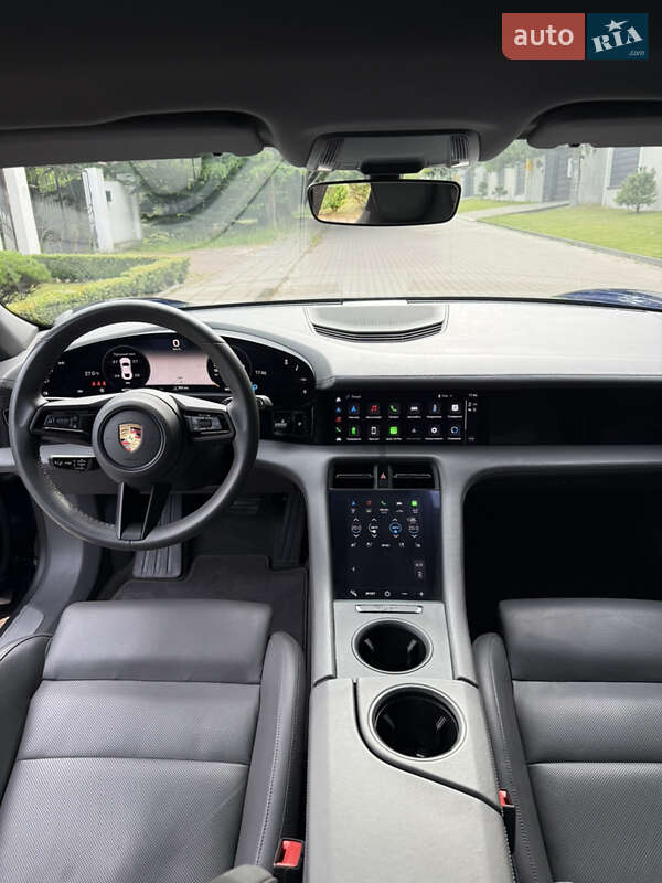 Седан Porsche Taycan 2020 в Львове
