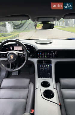 Седан Porsche Taycan 2020 в 