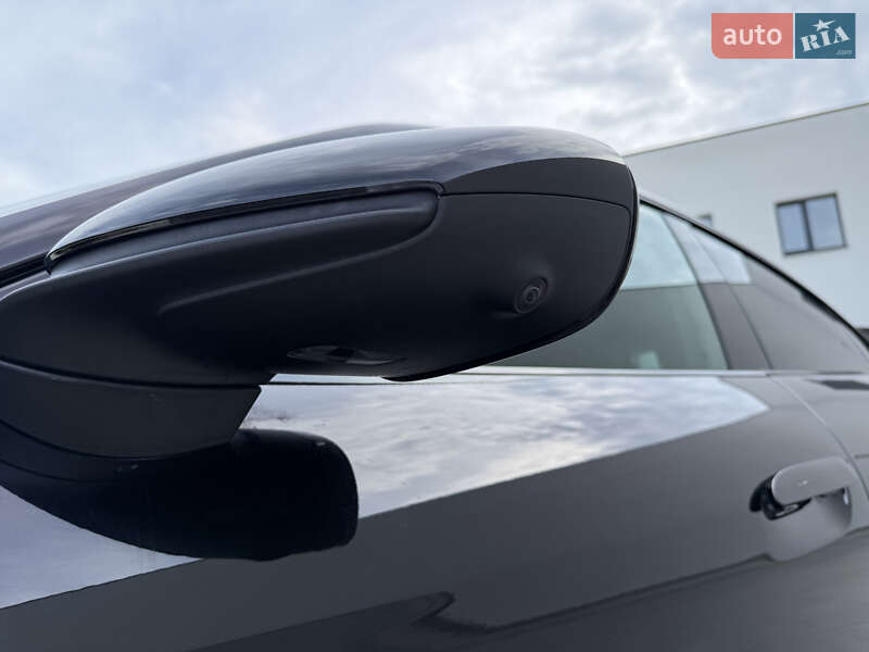 Седан Porsche Taycan 2021 в Луцке