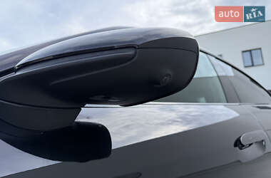 Седан Porsche Taycan 2021 в 