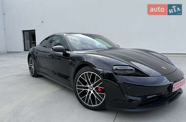 Седан Porsche Taycan 2021 в 