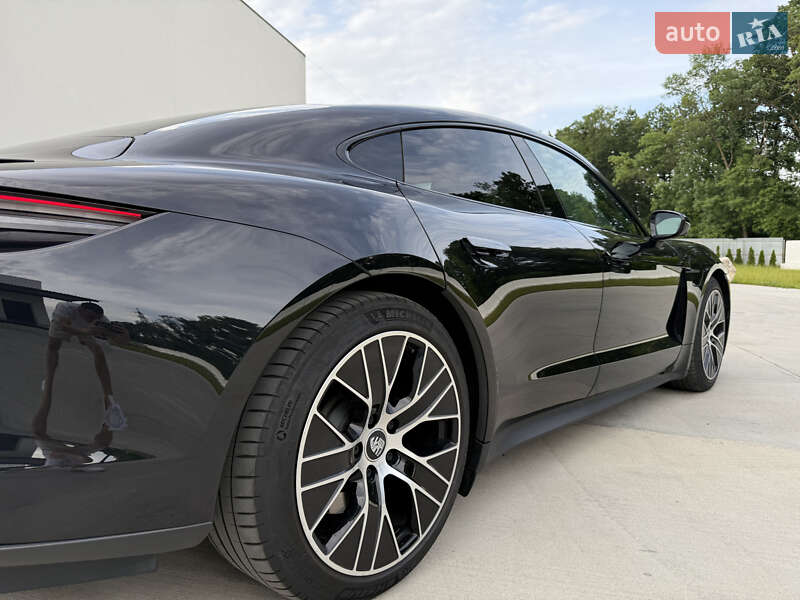 Седан Porsche Taycan 2021 в Луцке