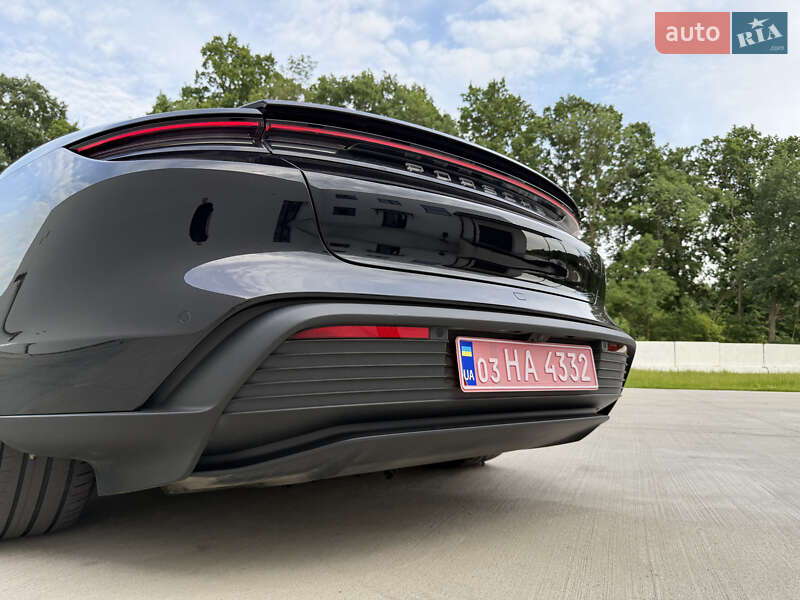 Седан Porsche Taycan 2021 в Луцке