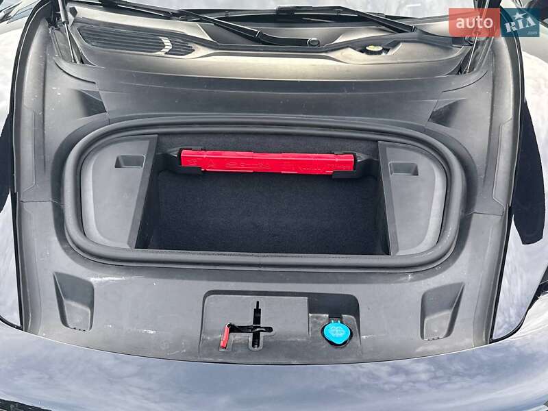 Седан Porsche Taycan 2021 в Луцке