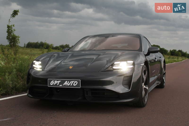 Седан Porsche Taycan 2021 в 