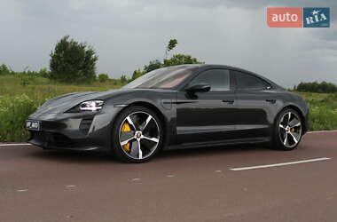 Седан Porsche Taycan 2021 в 