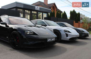 Седан Porsche Taycan 2021 в 