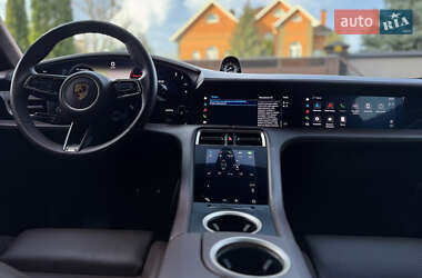 Седан Porsche Taycan 2021 в 