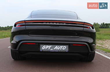 Седан Porsche Taycan 2025 в 