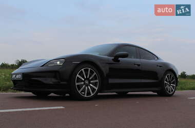 Седан Porsche Taycan 2025 в 