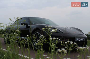 Седан Porsche Taycan 2025 в 