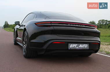 Седан Porsche Taycan 2025 в 