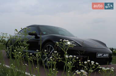 Седан Porsche Taycan 2025 в 