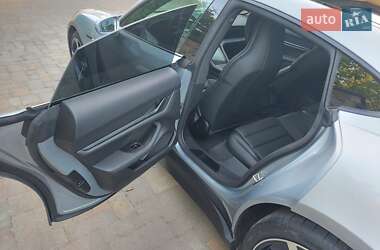 Седан Porsche Taycan 2021 в 